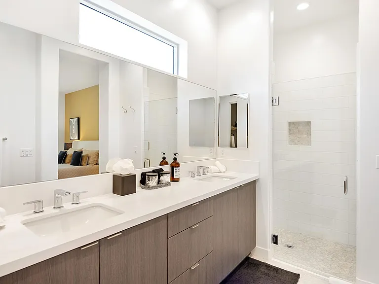 Master Suite 1
