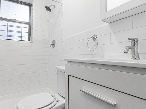 5th image of 879 De Kalb Ave #9F