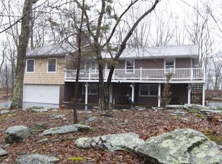 129 Wren Ln, Bushkill, PA 18324