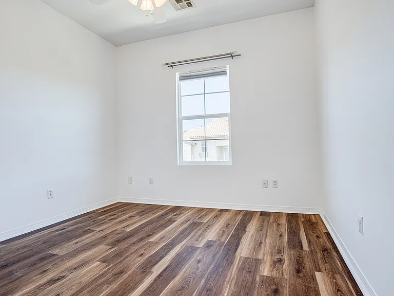 28566 Herrera St — Photo 24