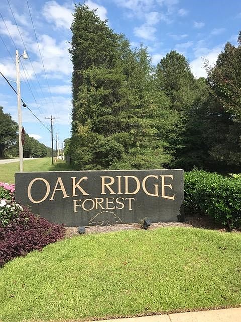 2nd image of 107 Oakridge Cir