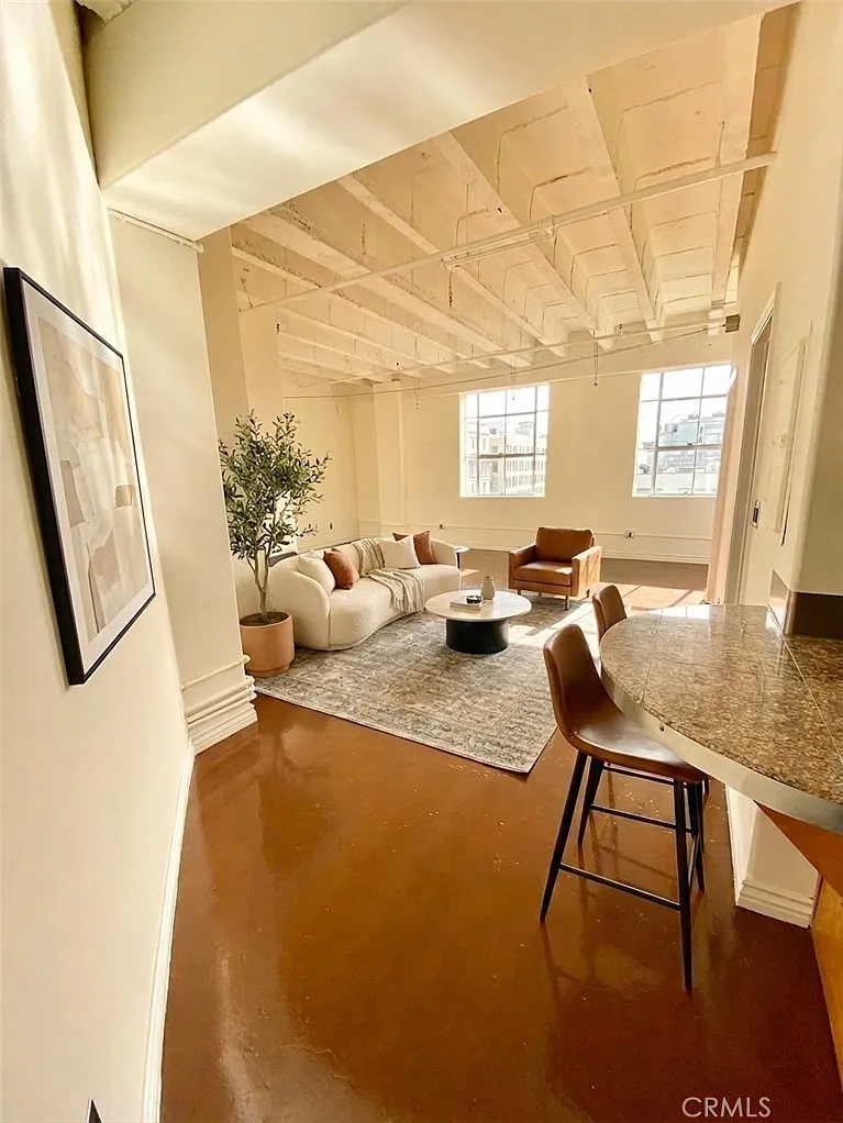 1 bed, 820 sqft, $2,200 — Photo 4