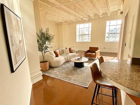 4th image of 312 W 5th St APT 1017