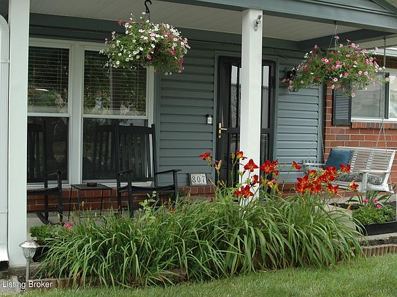 3rd image of 807 Glengarry Dr