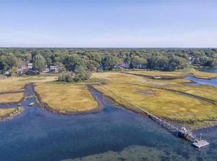 39 Meadowbrook Dr, Barrington, RI 02806