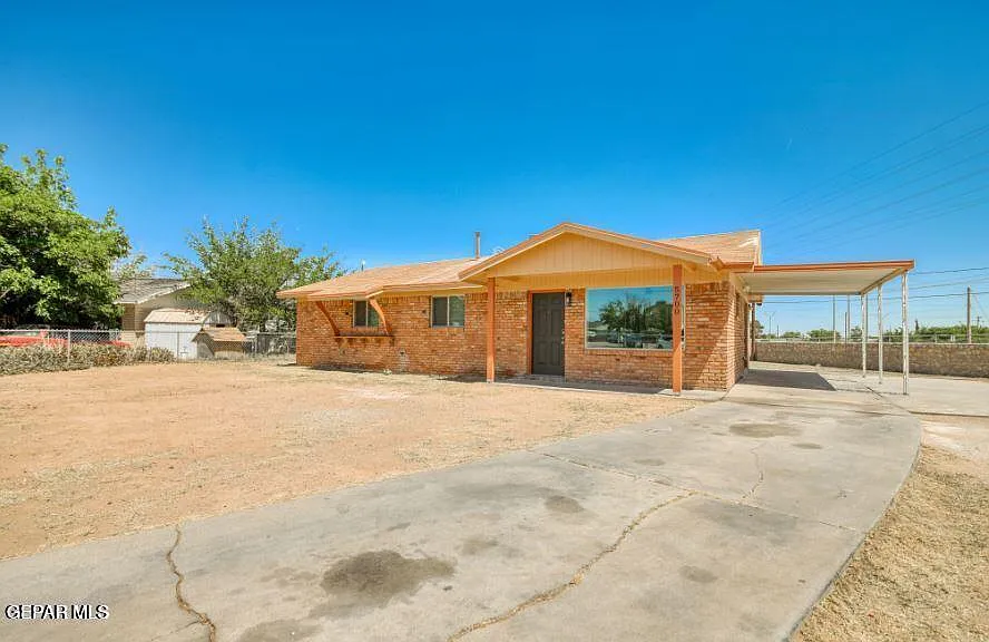4 bed, 1.5 bath, 1100 sqft, $1,520 — Photo 2