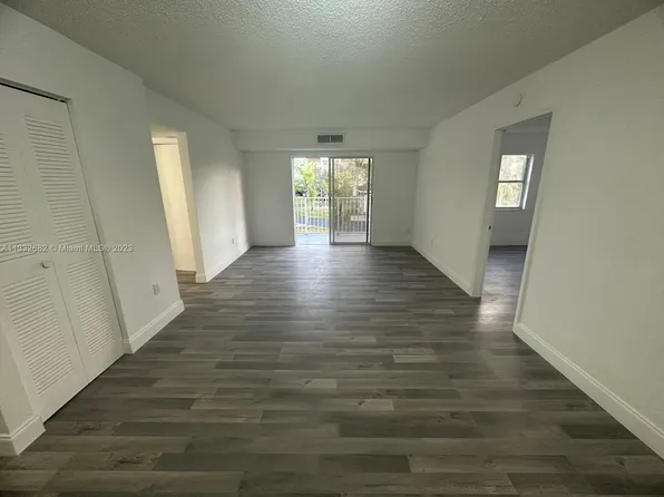 8200 SW 210th St APT 120, Cutler Bay, FL 33189