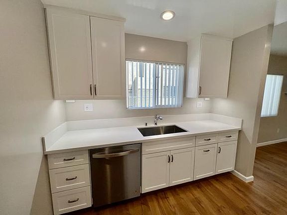 4th image of 595 N Los Robles Ave #6