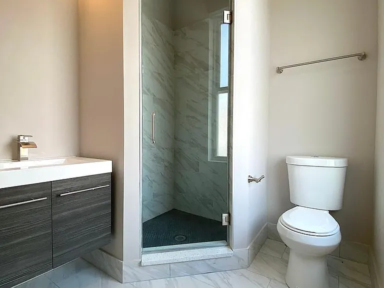 1811 W Cermak Rd #3 — Photo 7