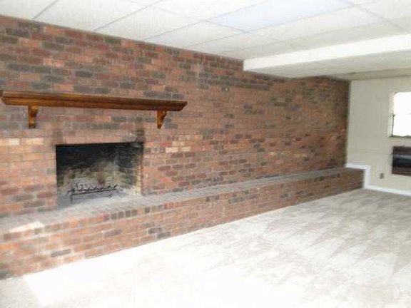 3rd image of 3743 Fairfield Dr