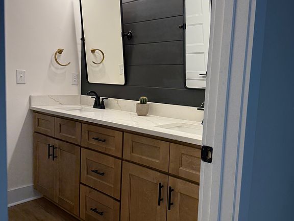 Jack and Jill bathroom between Bedroom 1 and Bedroom 2