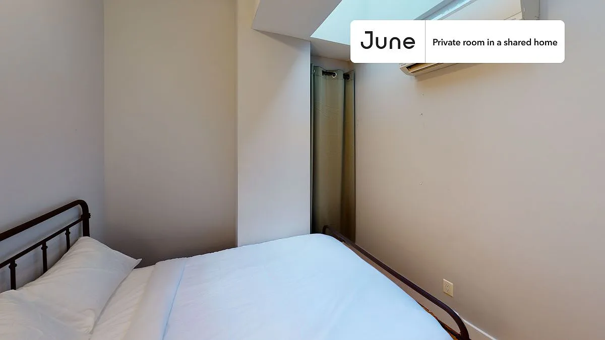 Full bedroom in 5 bed/2.5 bath home in Bedford-Stuyvesant #438 B — Photo 1