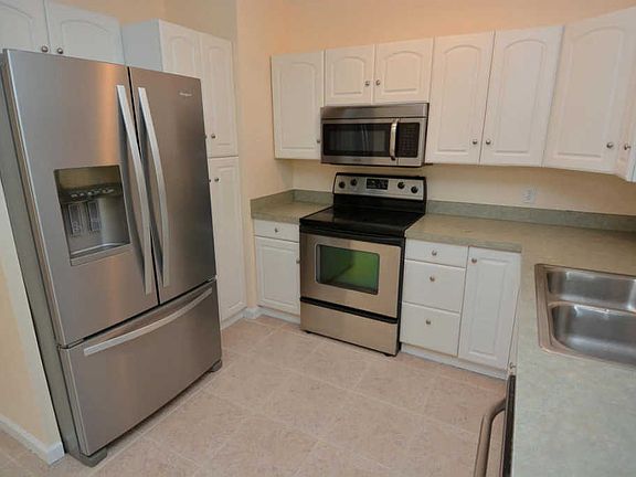 5th image of 740 SW Airoso Blvd