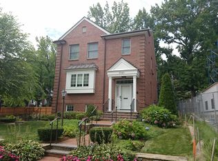 1040 W Roxbury Pkwy, Brookline, MA 02467