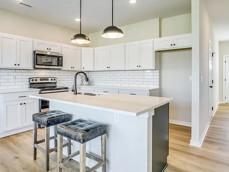 190 W Mendocino — Photo 1