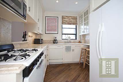 3rd image of 212 E 48th St APT 9C