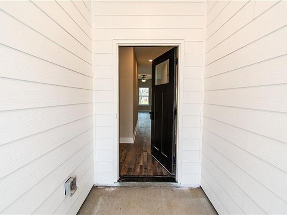 4th image of 26 Blackberry Rdg