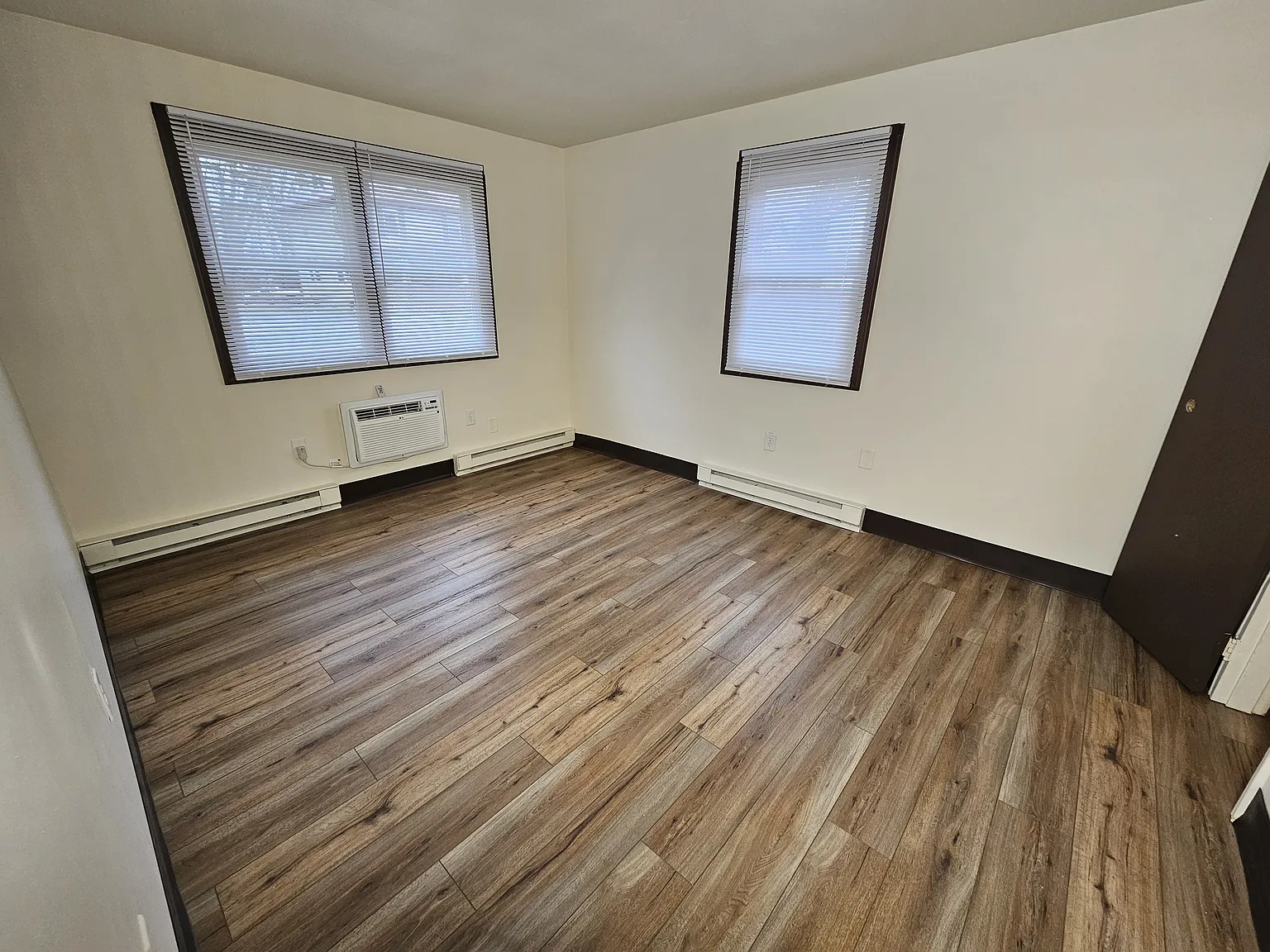 2 bed, 900 sqft, $950 — Photo 4