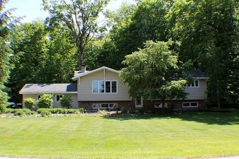 1st image of 342 Sugar Bush Ln