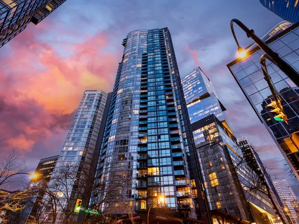 1189 Melville St #3303, Vancouver, BC V6E 4T8