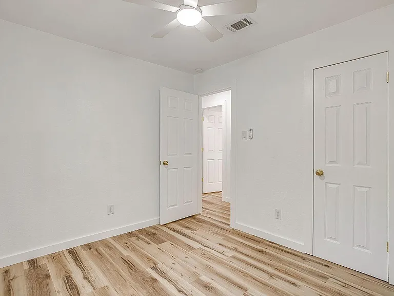 521 Mesquite Ave N — Photo 23