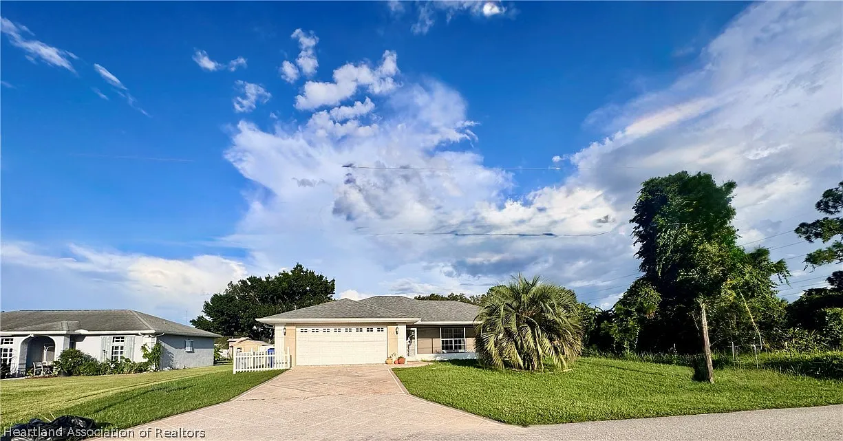 3 bed, 2.0 bath, 1568 sqft, $1,800 — Photo 1