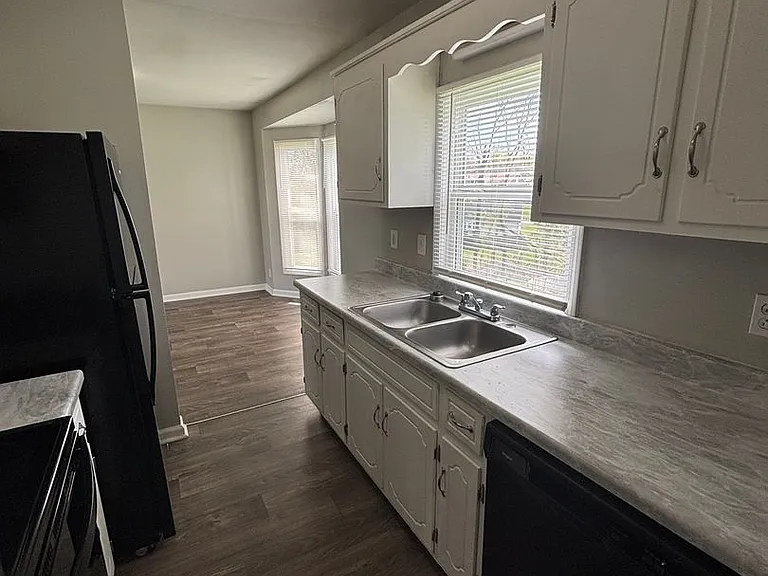 1237 Kendall Dr — Photo 13