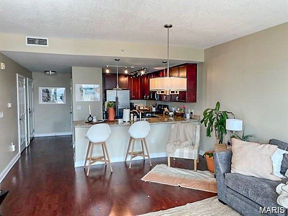 5th image of 4909 Laclede Ave #1602