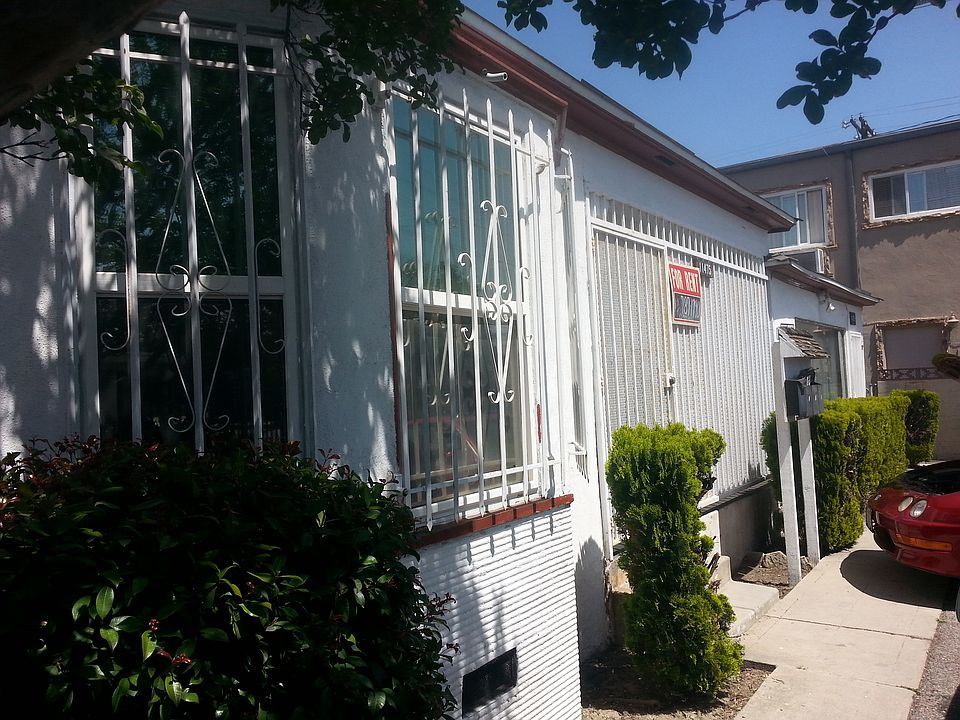 1st image of 11475 Oxnard St