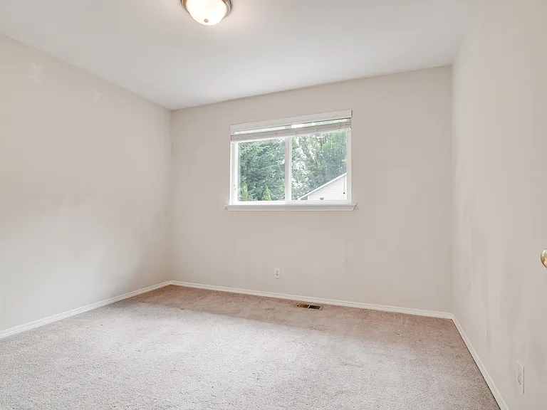 16920 Tulip Ln — Photo 32