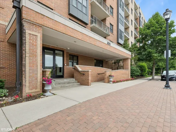 300 Anthony Ave Unit 304, Mundelein, IL 60060