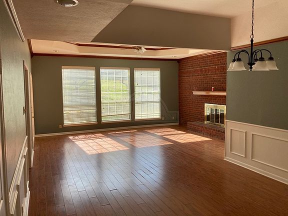 3rd image of 919 Mildred Lee Ln