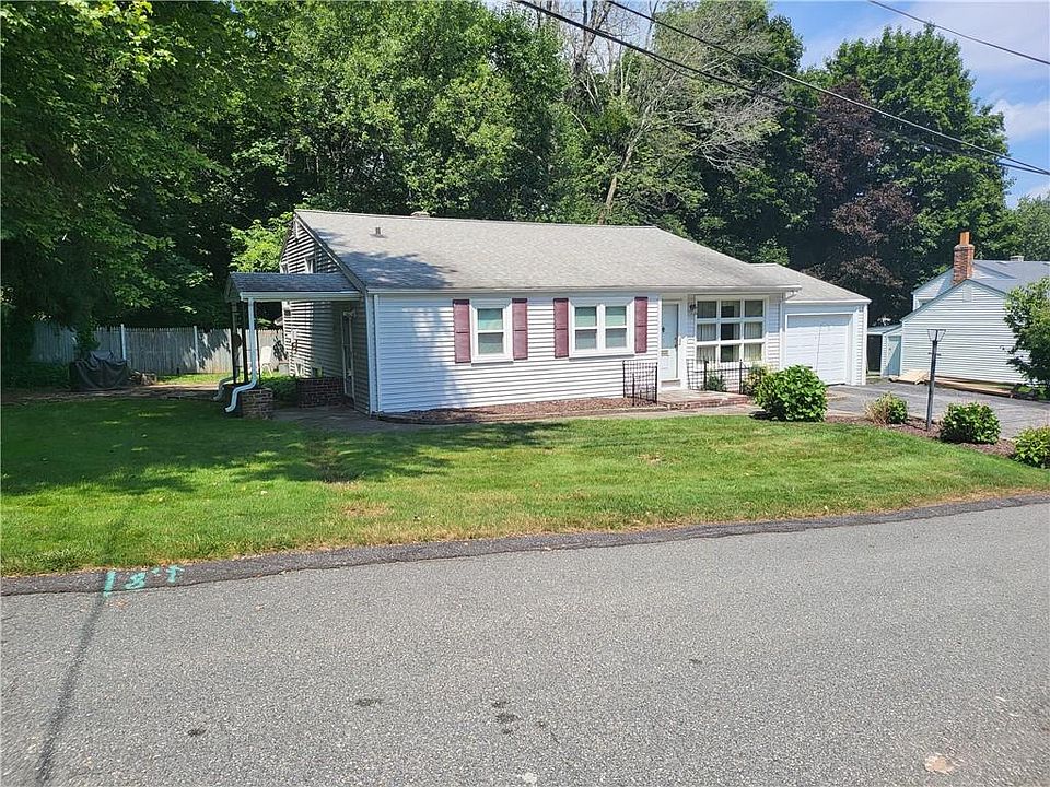1st image of 3 Park Dr