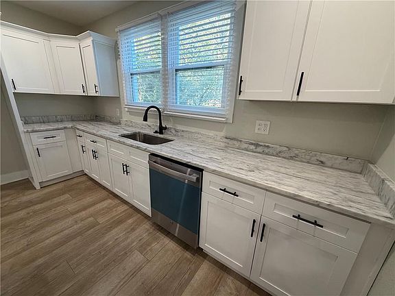 5th image of 450 Magnolia Rd