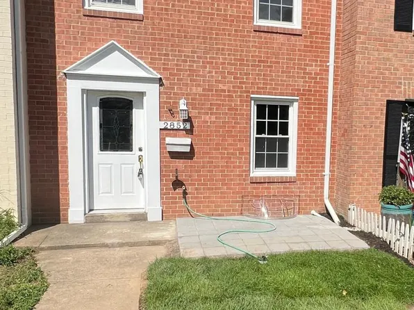 2852 Gloucester Ct, Woodbridge, VA 22191