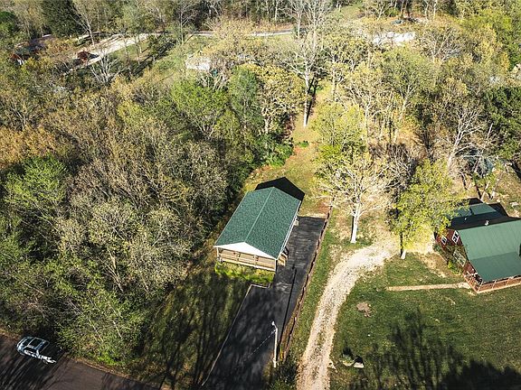 4th image of 840 Lakeshore Dr