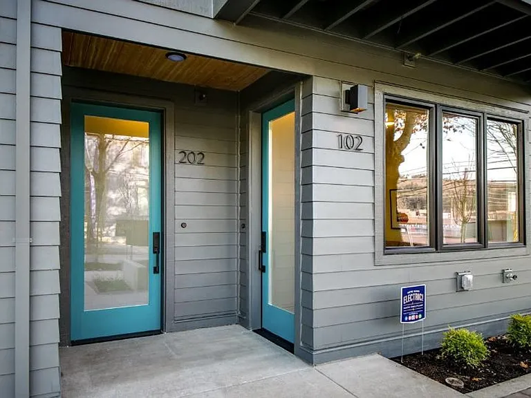 601 SE Spokane St #201 — Photo 2