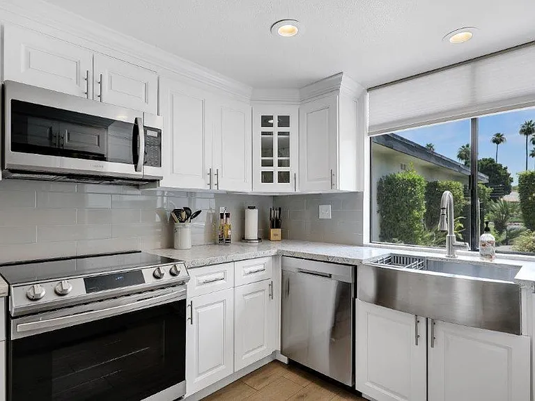 74 Avenida Las Palmas — Photo 2