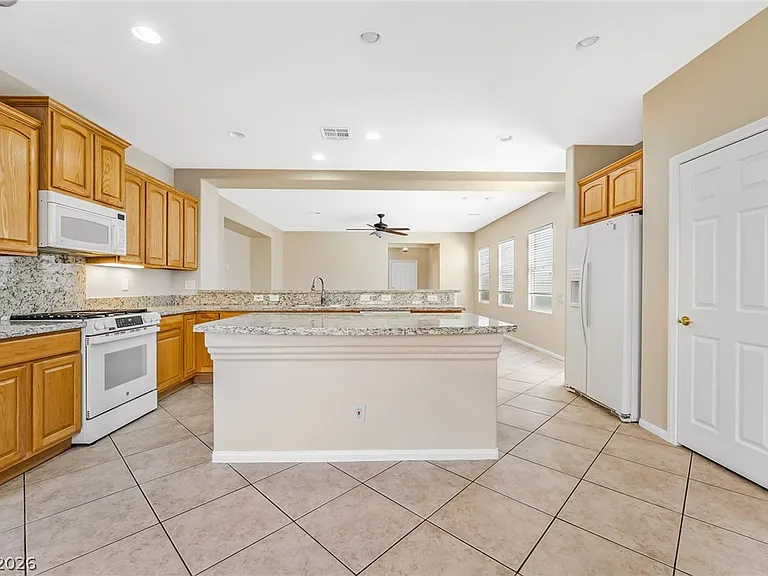 2155 Spurs Ct — Photo 11