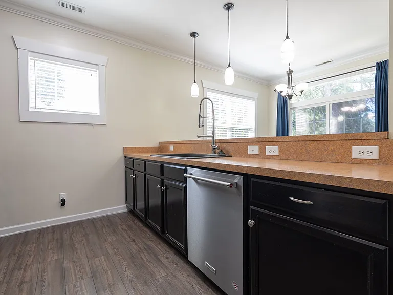 1400 Goodman St — Photo 36