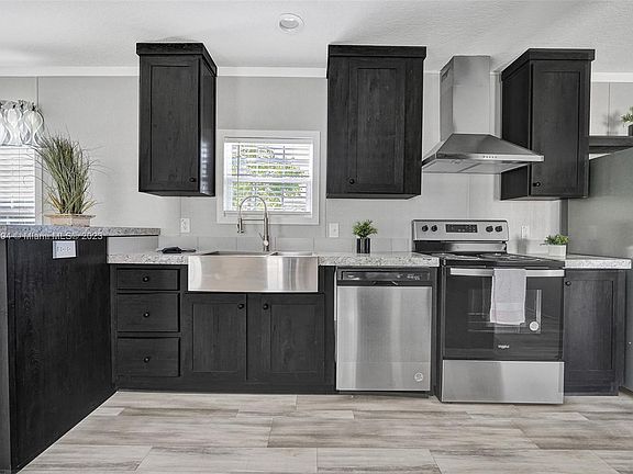 2nd image of 2952 Harbor Ln