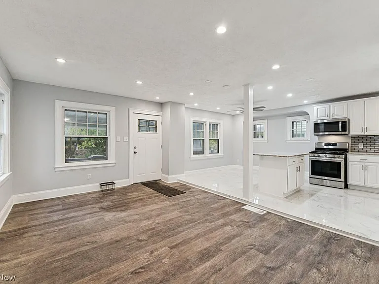 1387 Dietz Ave — Photo 12