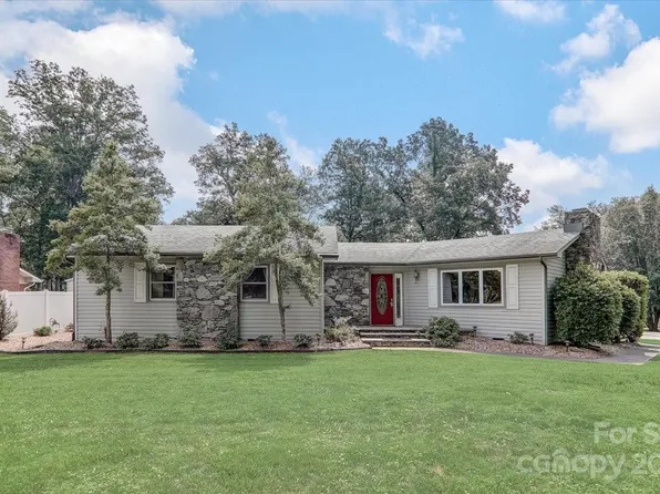 21 Tee Box Ln, Etowah, NC 28729