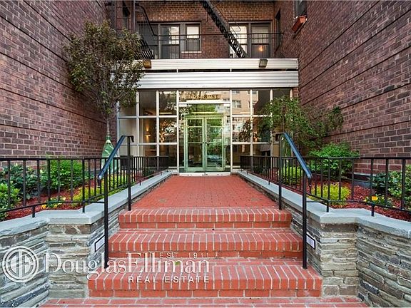 4th image of 50 E 8th St APT 6U