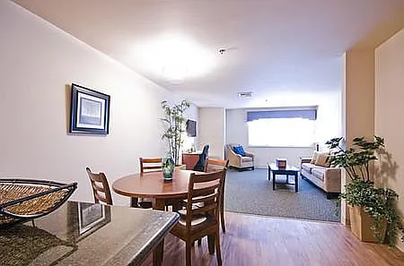 Catalina Apartments — Photo 4
