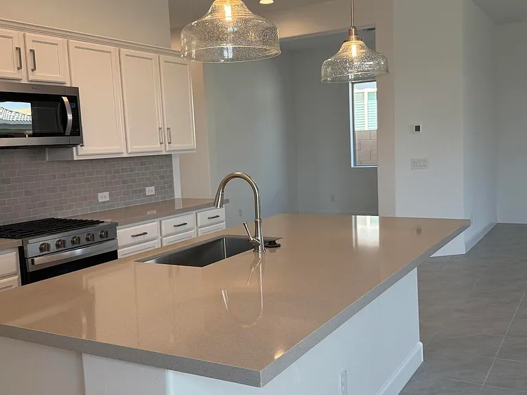 2921 E Mission Ln — Photo 10