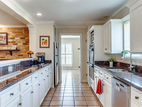 4th image of 9536 Larchcrest Dr