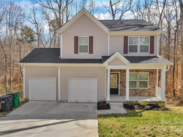 2101 Arapaho Dr, Charlotte, NC 28214