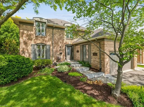 1229 Old Post Dr, Oakville, ON L6M 1A5