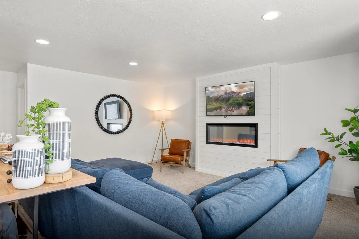 3 bed, 3.0 bath, 2066 sqft, $2,257 — Photo 2